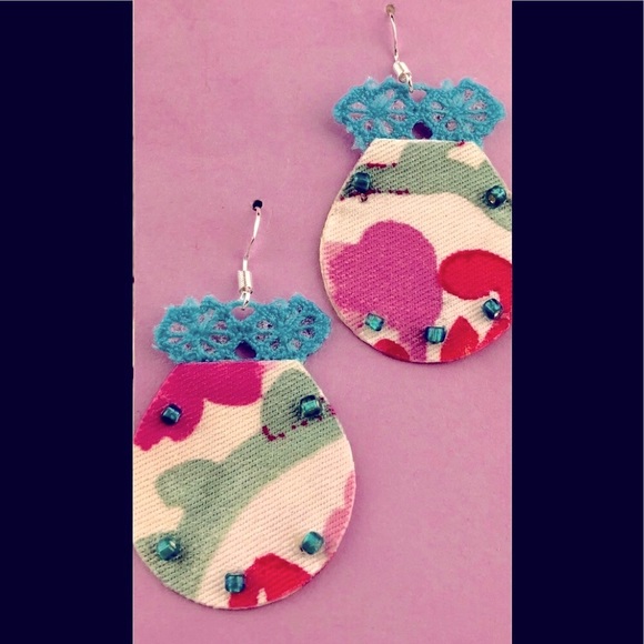 NWT Earrings Glass Beaded, Fabric, Dangle Earrings - Picture 1 of 7